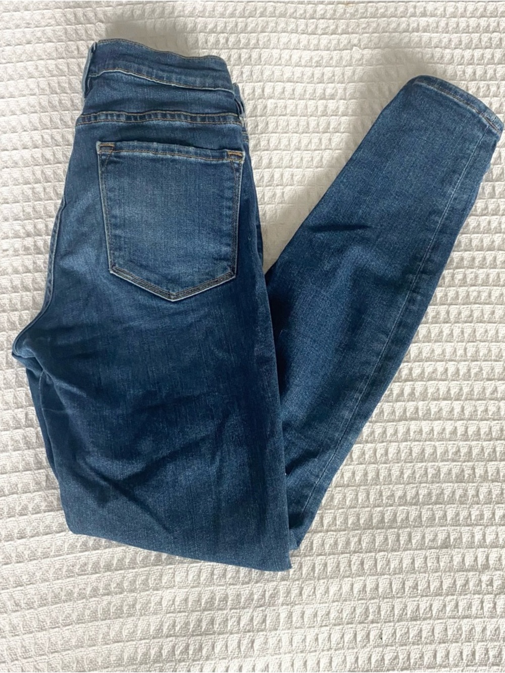 Frame Denim Women’s Le Skinny de Jeanne Jeans in Fillmore medium blue size 27